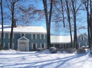 8 Williamsburg Ln, Longmeadow, MA 01106
