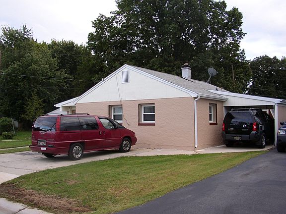 2nd image of 300 Walnut Ave