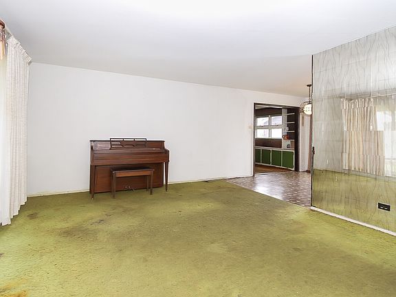 2nd image of 720 Maywood Ln