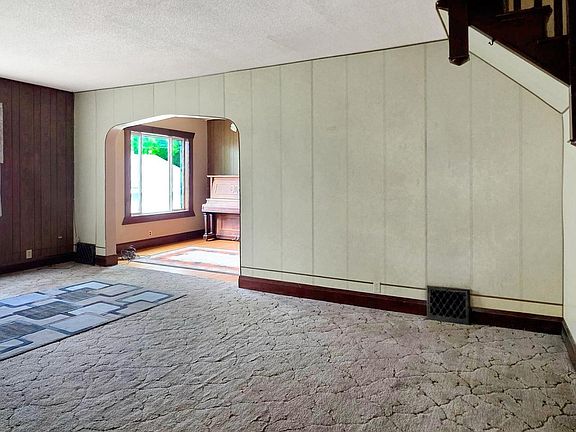 5th image of 562 South St