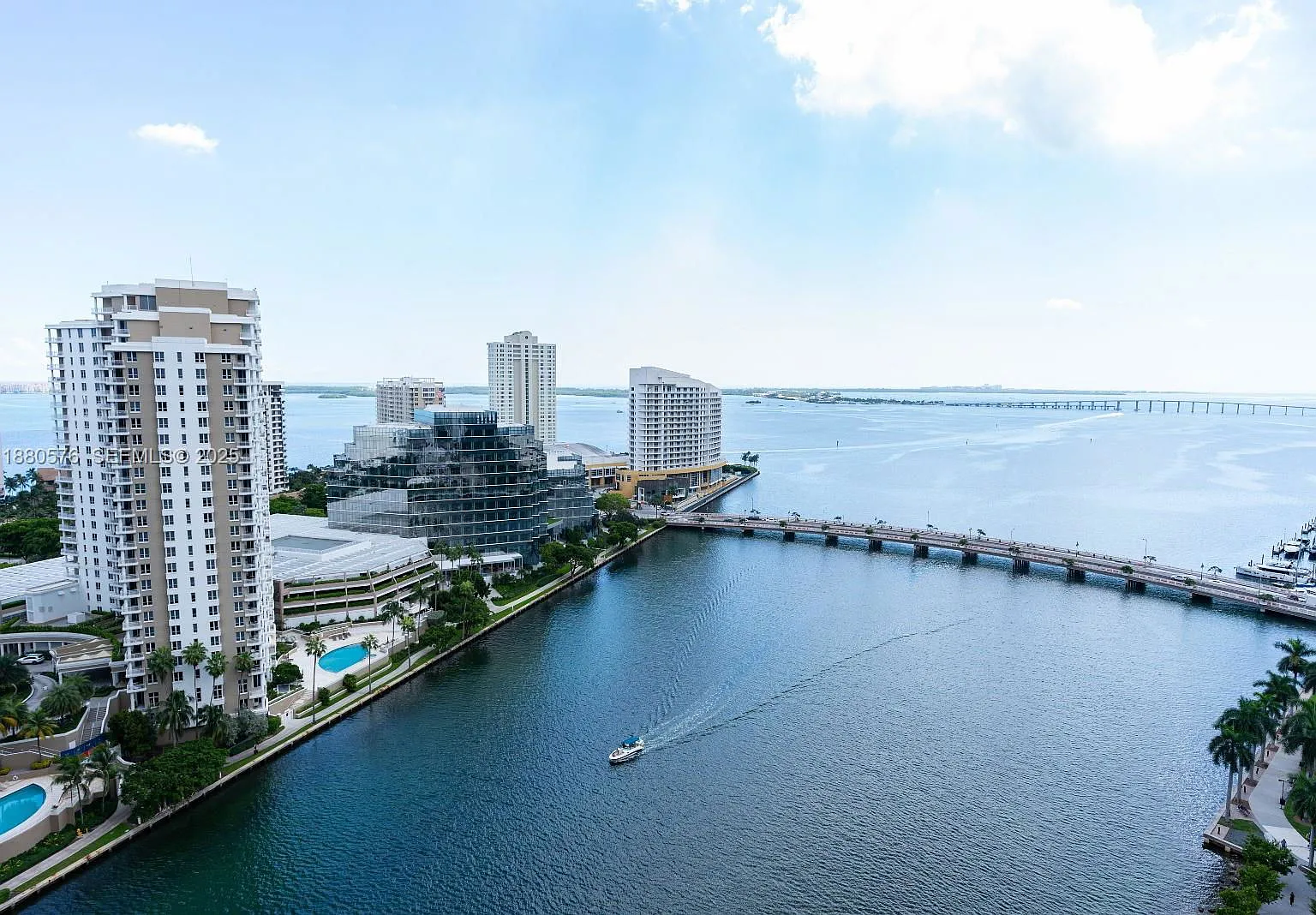 2 bed, 2.0 bath, 1654 sqft, $6,000 — Photo 2