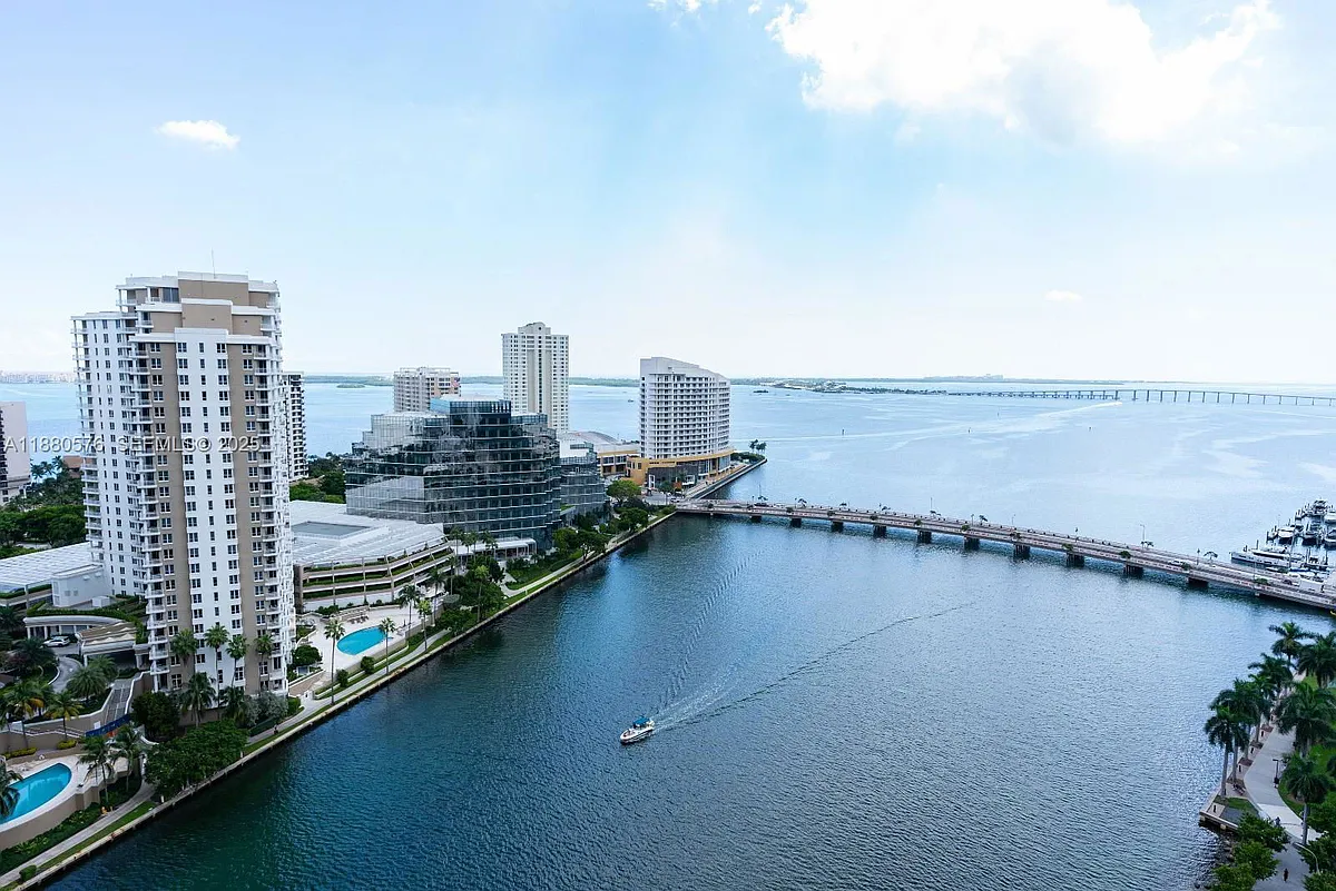Building Photo - 495 Brickell Ave #2102