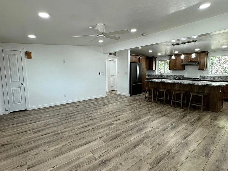 1803 E Miles St — Photo 5