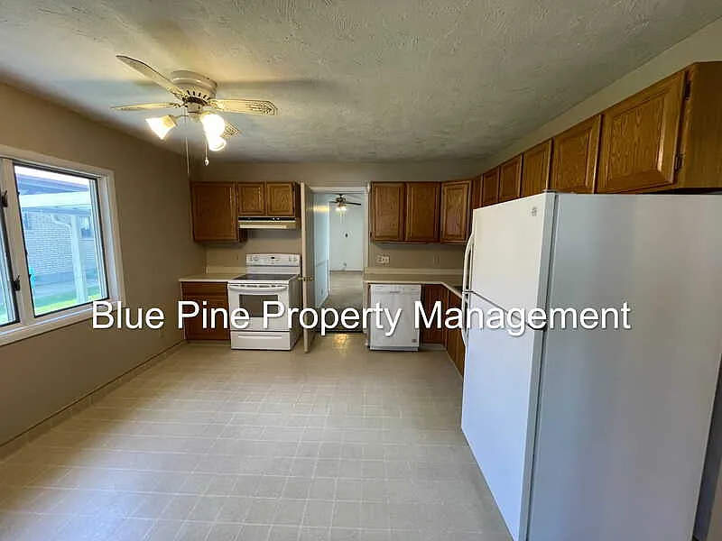 2 bed, 1.0 bath, 1500 sqft, $1,200 — Photo 3