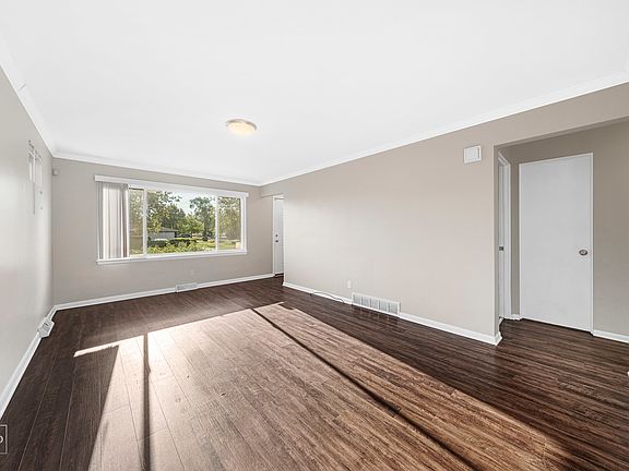 2nd image of 716 Greenbay Ave