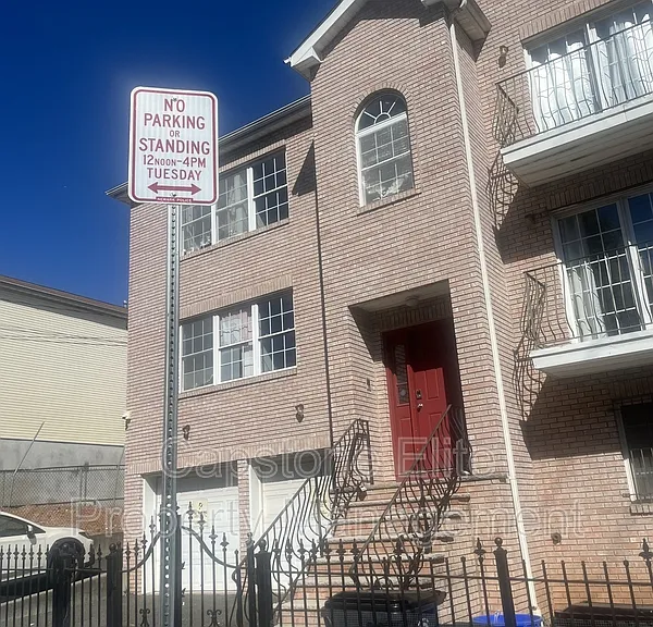 161-163 Sussex Ave #2-2-2 — Photo 5