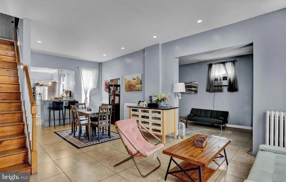 5 bed, 2400 sqft, $2,200 — Photo 3