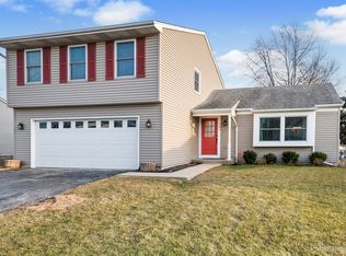 785 Stonehurst Dr, Roselle, IL 60172