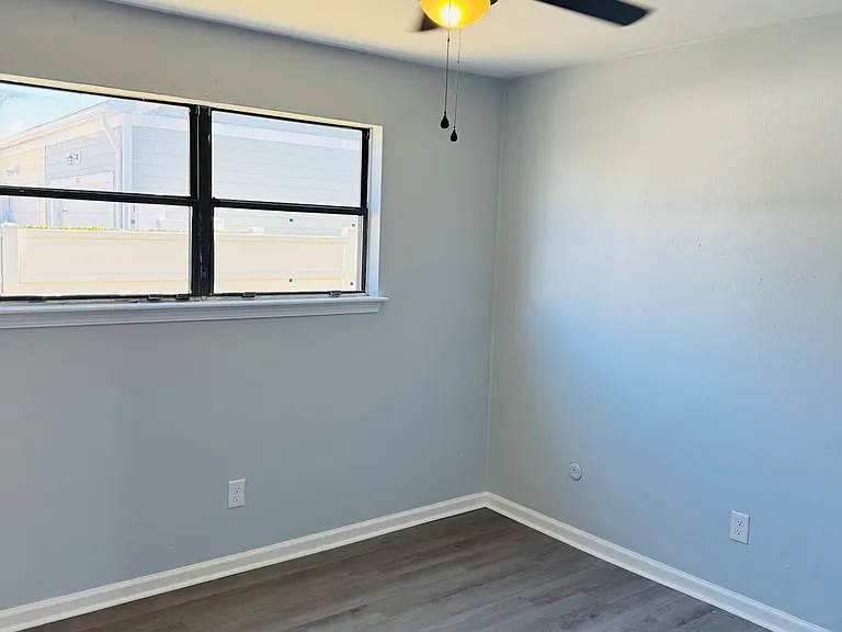 9634 Elnora St #B — Photo 14