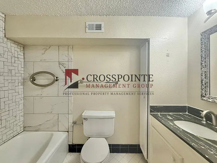 201 W Phillips St #30 — Photo 7