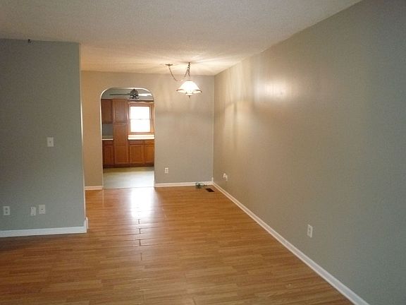 3rd image of 636 Vollmer St
