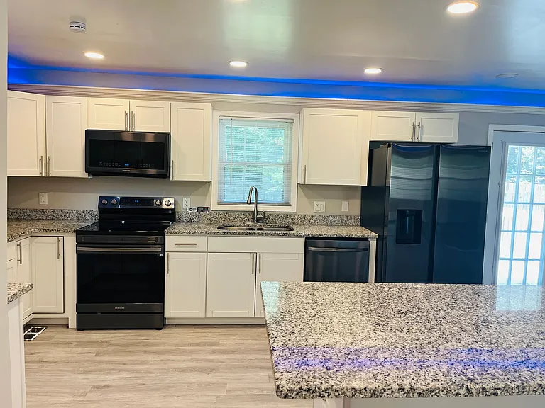 147 N Lake Dr — Photo 13