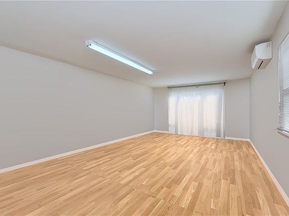 4th image of 180 Mosel Ave