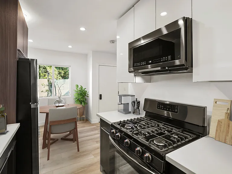 2561 W Avenue 30 #7 — Photo 16