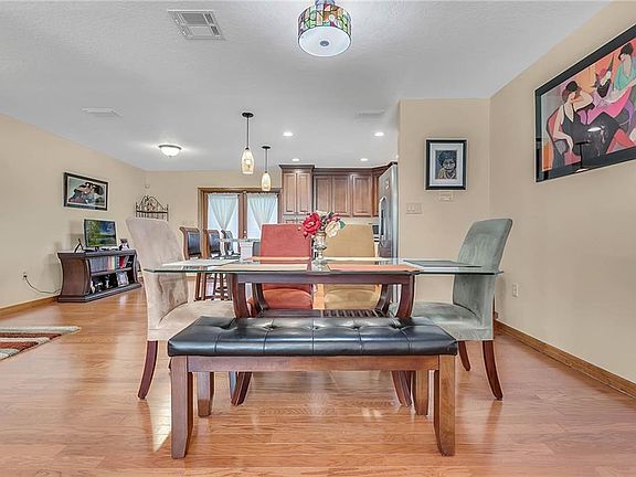 5th image of 7010 Sunnyside Dr