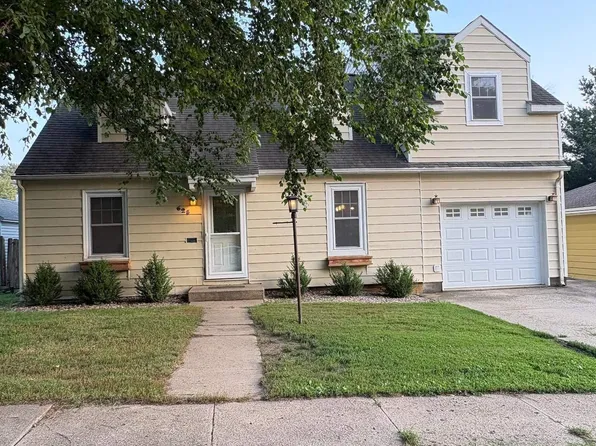 625 W 17th St, Carroll, IA 51401