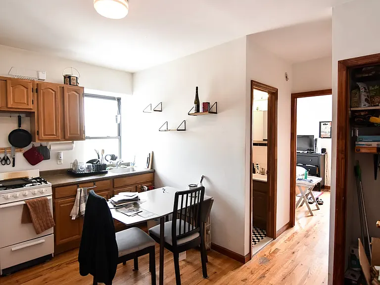 166 N 7th St #14 — Photo 5