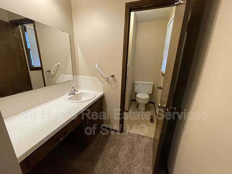 1359 S John Ave — Photo 12