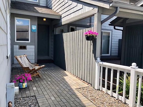 3rd image of 373 Summerhaven Dr N