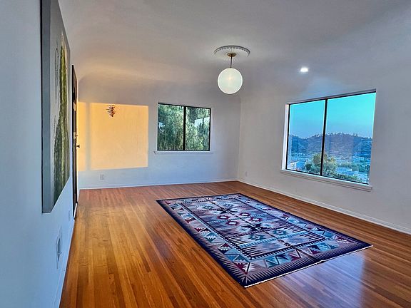 5th image of 3072 Knob Dr