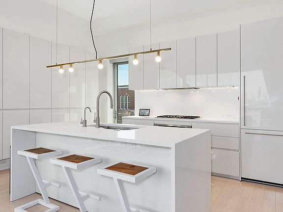 5th image of 1000 N Damen Ave #5
