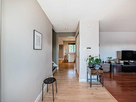 4th image of 1220 S 73rd Ave SW