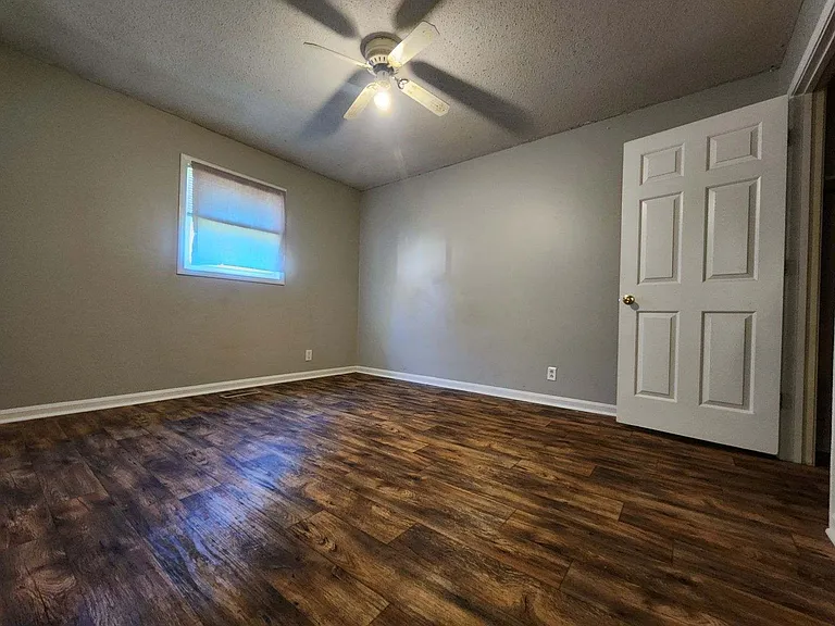 1711 Oak Hill Dr — Photo 4
