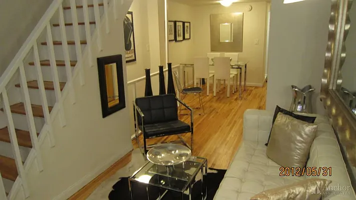 Rented by Anchor Associates | media 32