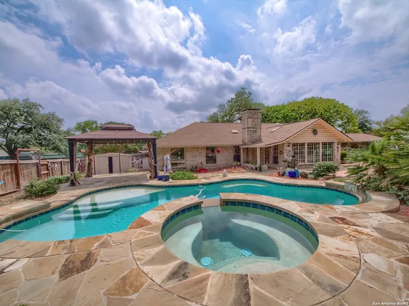 98 Bluet Ln, Castle Hills, TX 78213