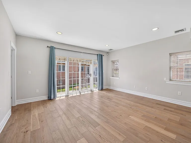 4C Nassau Dr — Photo 19