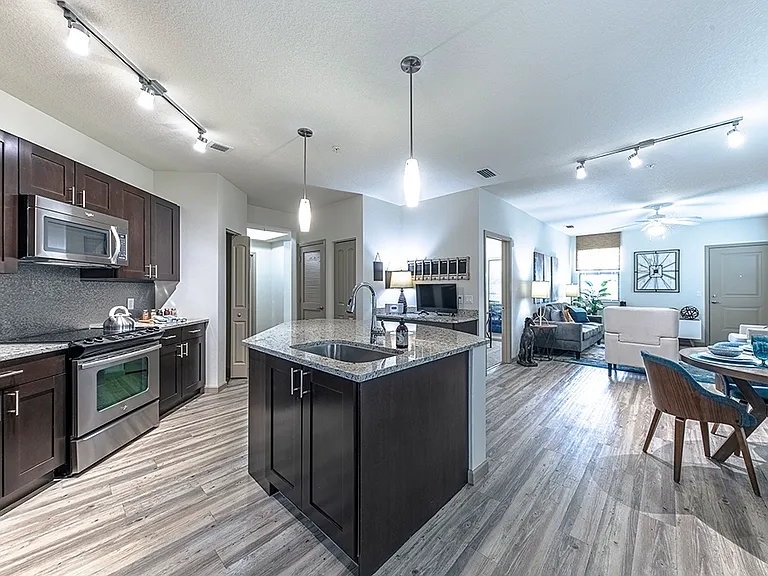 The Hamptons at Palm Beach Gardens Apartments — Photo 12