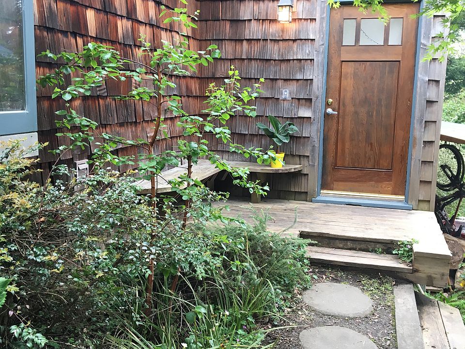 2nd image of 1737 Margaret Ln