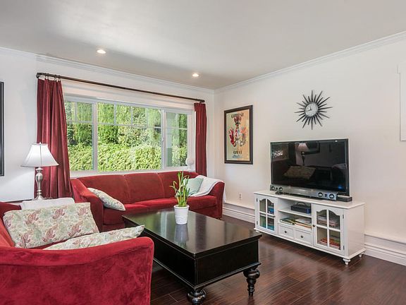 004_Living Room