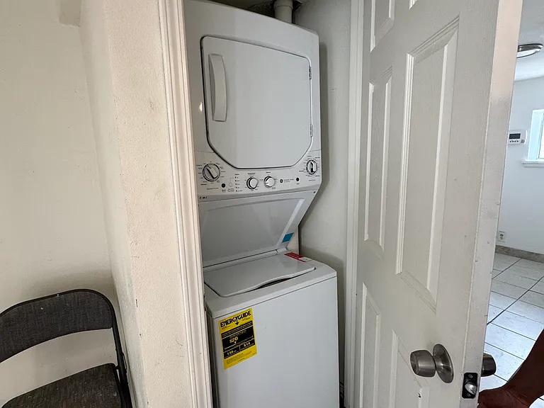 269 E Saint James St #B — Photo 5