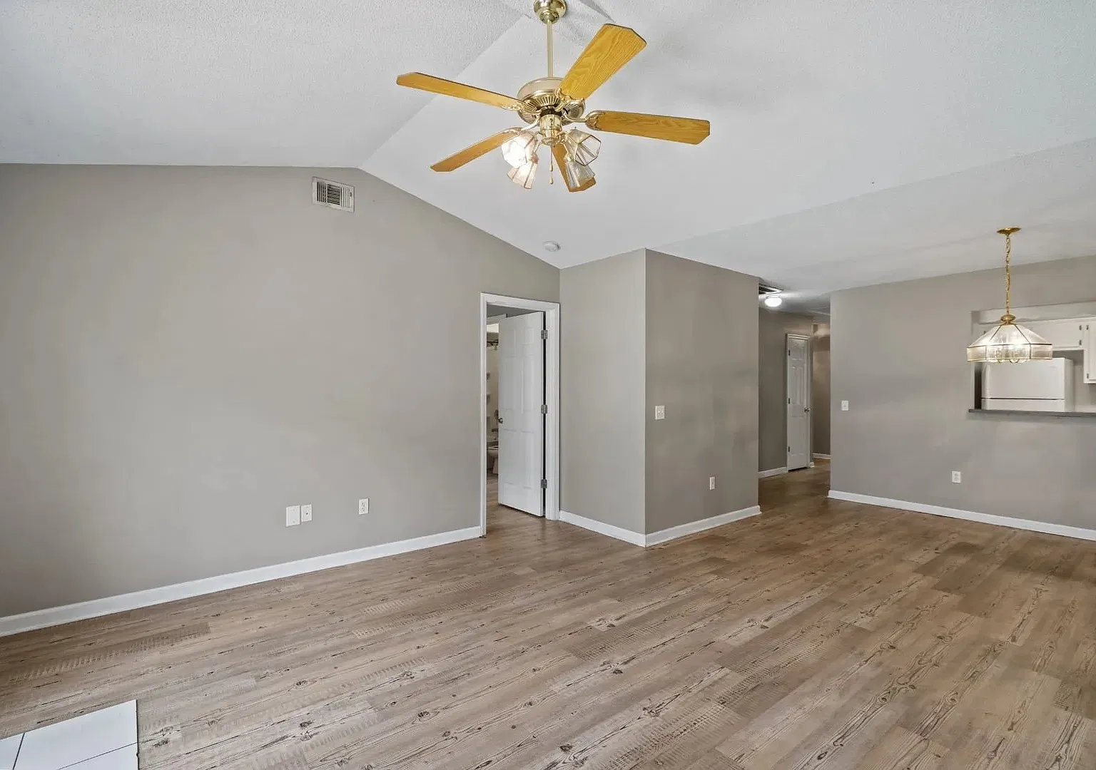 3 bed, 1300 sqft, $1,800 — Photo 4