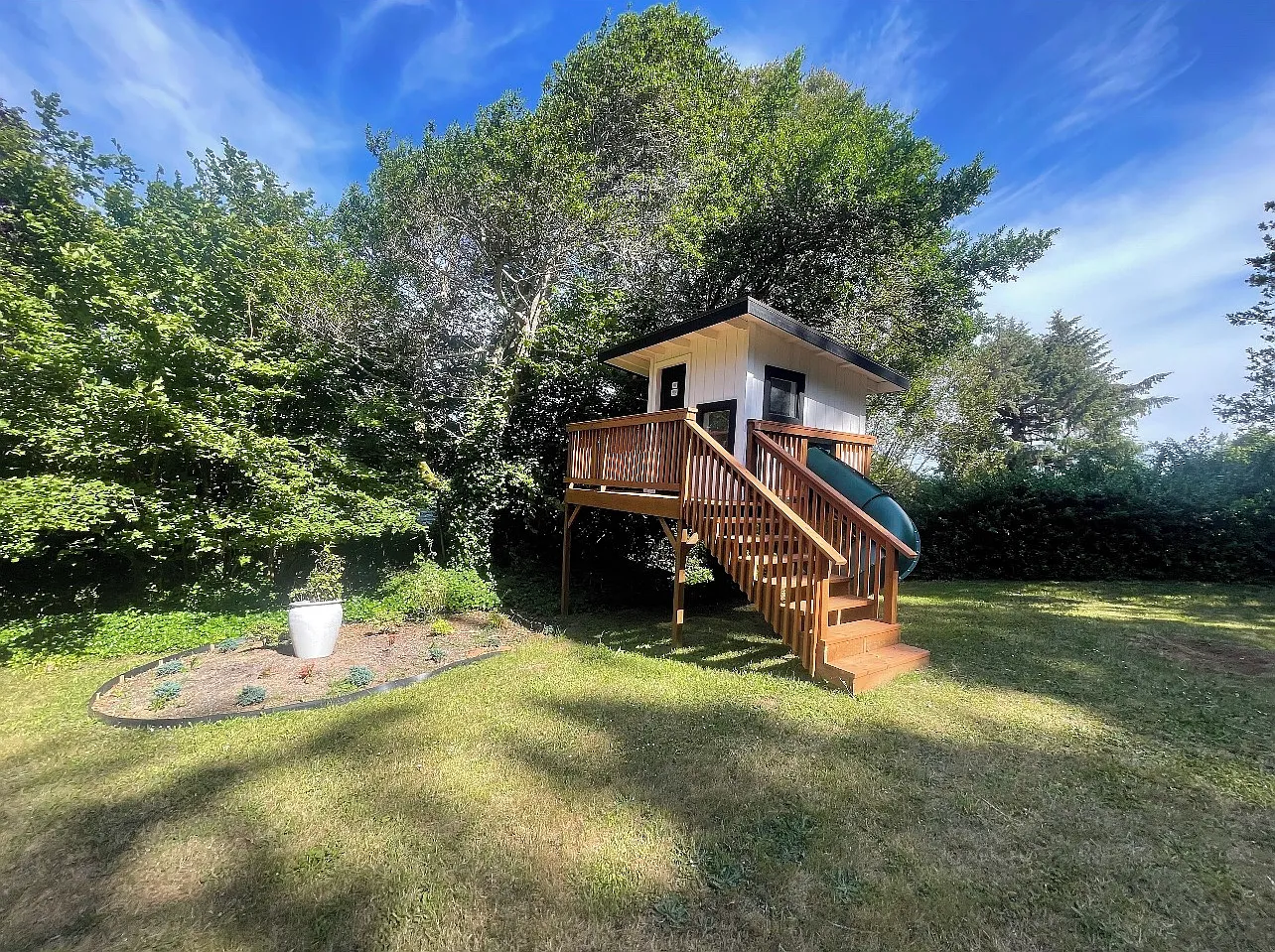 1398 Oregon Ave — Photo 3
