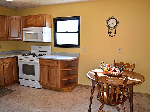 4th image of 3761 Oak Leaf Dr
