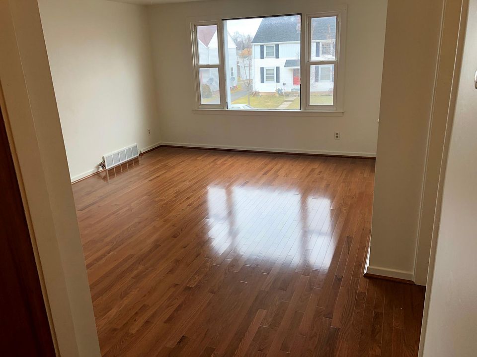 1st image of 124 Woodward Ave #124