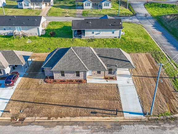 3rd image of 8 Harris Dr