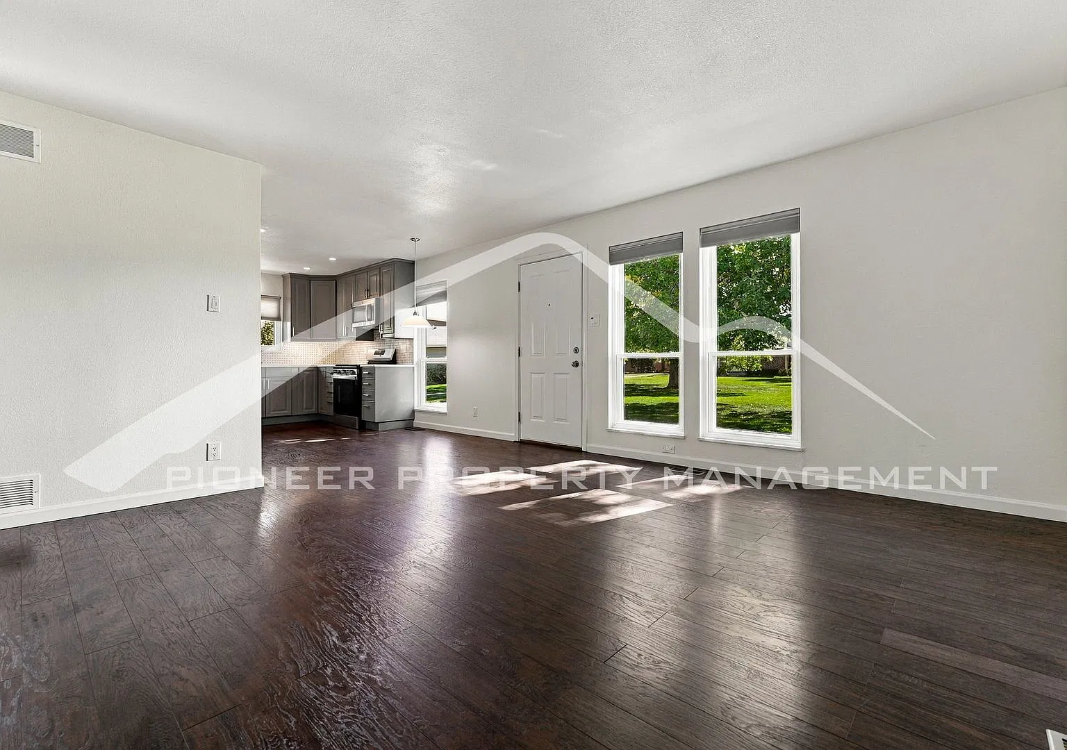 1225 S Oneida St — Photo 4