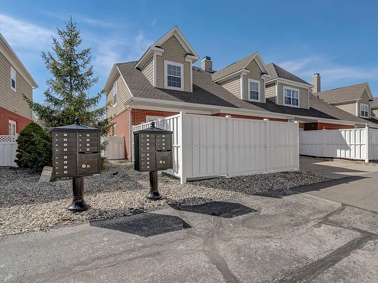 1242 Pawtucket Dr — Photo 35