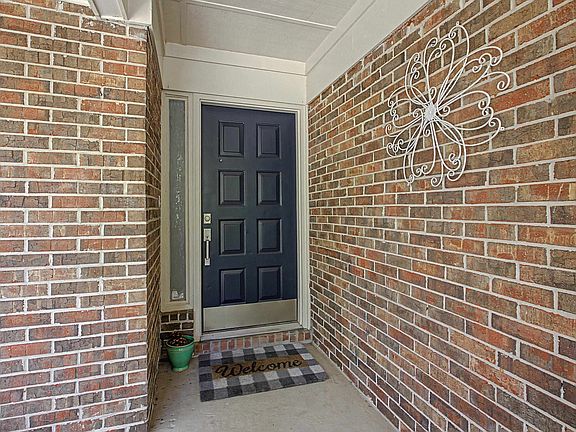 3rd image of 4145 Yardley Cir
