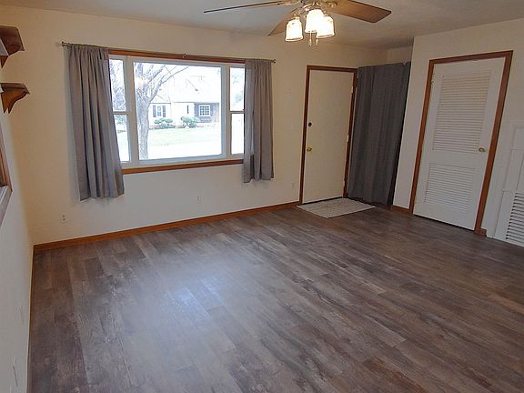 3rd image of 712 Maxwell St