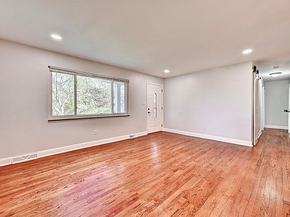 3rd image of 411 Chesapeake Ave
