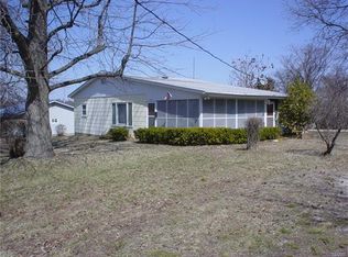 910 N 7th St, Elsberry, MO 63343