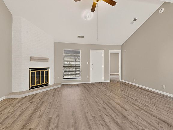 3rd image of 1111 Granada Hills Ct NE