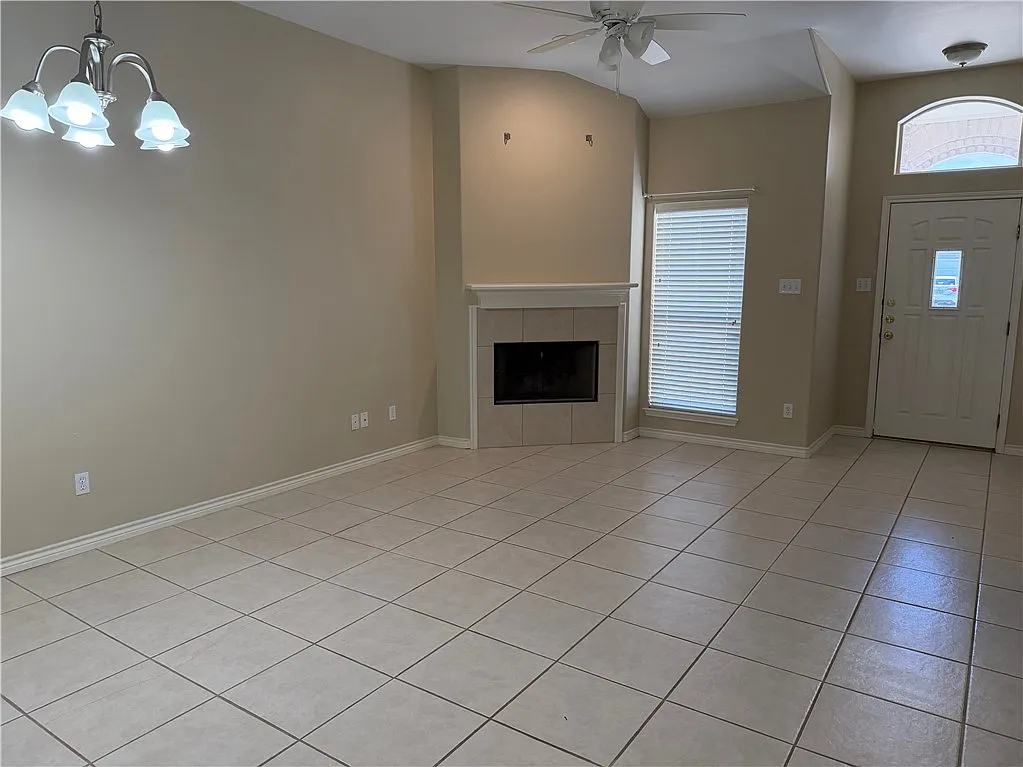2 bed, 2.0 bath, 1225 sqft, $1,900 — Photo 3