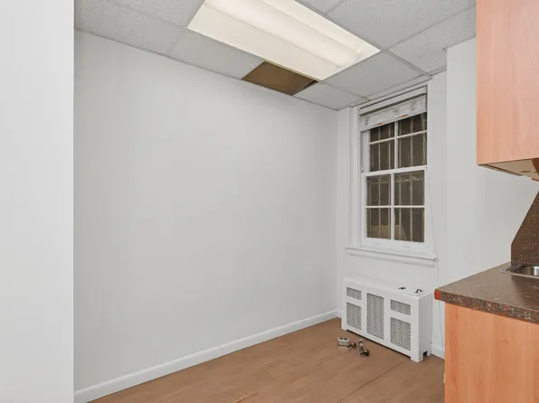 340 East 72nd Street image 9 of 10