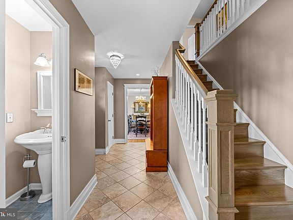 5th image of 805 Chestnut Glen Garth