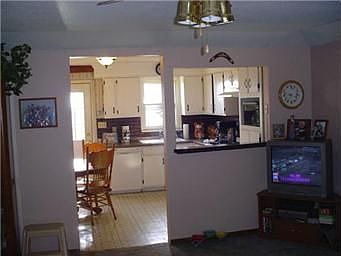 3rd image of 435 S 71st St